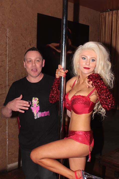 Photos Courtney Stodden Releases Reality Song By Dancing On A