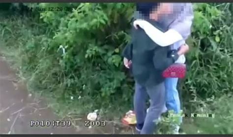 Viral Sejoli Mesum Di Kebun Teh Terekam Cctv Saat Ciuman Mesra Polisi