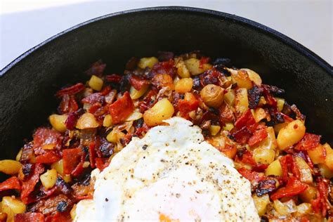Treat it like ground beef by crumbling and sauteing the meat in oil in a pan. Spanish Chorizo Hash | Chorizo hash, Hash recipe, Chorizo ...