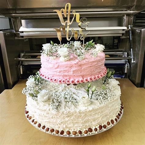 Finish with a sour cream or white buttercream frosting. Top 10 Wedding Cake Trends - Blog - BulbandKey