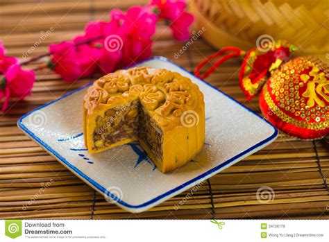 Also referred to as the mooncake or lantern festival, it constitutes a major celebration in many parts of asia especially singapore, vietnam, japan, korea and hong kong. Mooncake For Chinese Mid Autumn Festival Foods. The ...