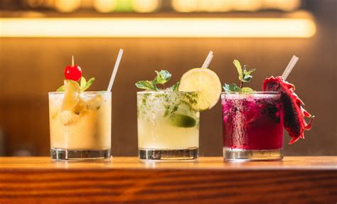 What Your Go To Happy Hour Drink Say About You Social Setters
