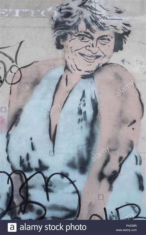 Graffiti Von Theresa May In Einer Marilyn Monroe Pose Stockfotografie