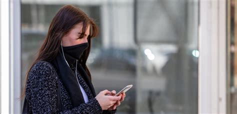 Vy byste mu účtoval léčbu? Lidé nebudou smět ven bez roušky, dvě hodiny budou moci ...