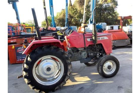 Mahindra Diesel Tractor Model 3325 301 Hours Showing Pto Runs