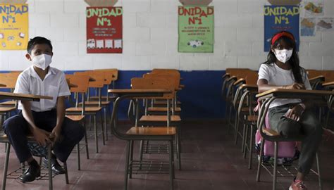 Estudiantes Regresan A Las Aulas En El Salvador Washington Hispanic