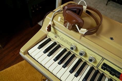 A Brief History Of Student Model Wurlitzer Electronic Pianos — Tropical