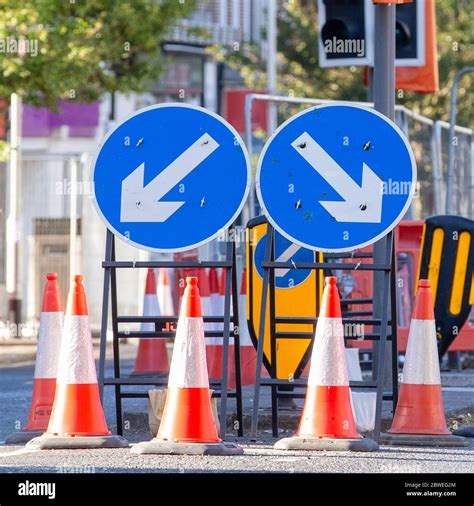 Highway Traffic Signs Arrow Hi Res Stock Photography And Images Alamy