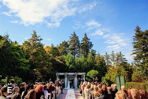 Rivaling the new york botanical garden in the bronx with its array of plant species from nearly every continent on the planet, there's truly something for everyone. New York Botanical Garden Wedding Photos | Emily & Jeremy