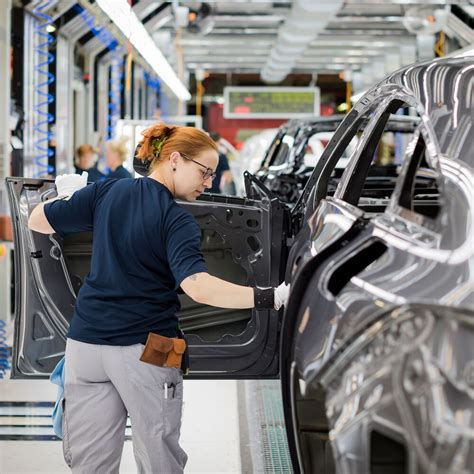 Daimler verlängert Kurzarbeit mindestens bis Ende April