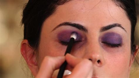 How To Beauty Tutorial Smokey Eyes Bright Colors To Enhance The