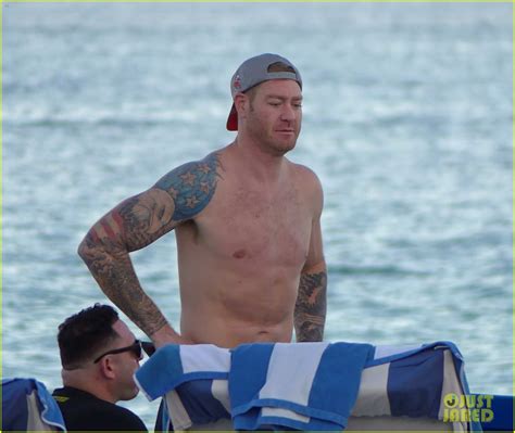 Photo Former Nfl Star Jeremy Shockey Goes Shirtless In Miami 02