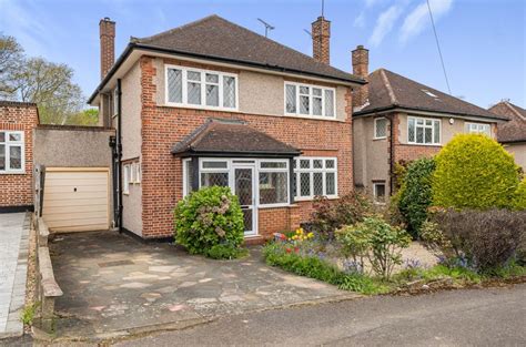 4 Bed Detached House For Sale In Barnhill Pinner Middlesex Ha5 Zoopla