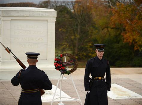 Remembrance Day The Moments Thousands Honoured America S Unknown Soldier The Independent