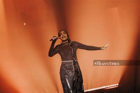 Showbiz Yuna Entertains Her Largest Malaysian Crowd Of 4000 At Mega