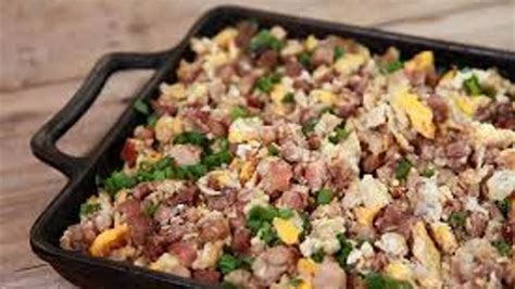 Uma boa carne de porco, um torresmo bem fritinho, couve e muito arroz branco: Receita Feijão Tropeiro - Cursos CPT - YouTube