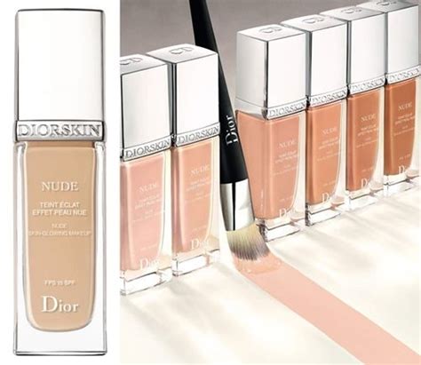 Dior Diorskin Nude Skin Glowing Makeup SPF Rozświetlający podkład do twarzy z efektem nude