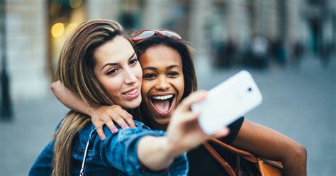 Are Selfies Bad For Your Mental Health Experts Say They Can Negatively