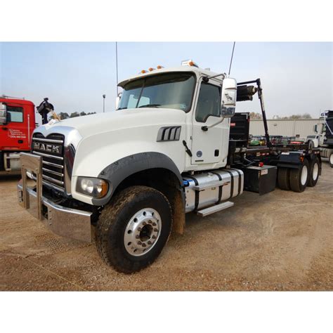 2019 Mack Gr64f Roll Off Truck