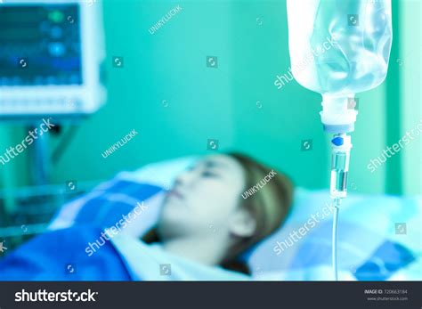Asian Patient Woman Lying Hospital Bed Foto Stock 720663184 Shutterstock