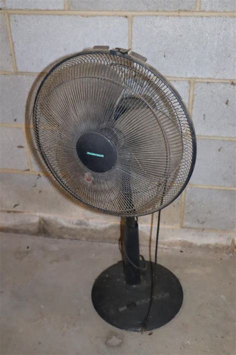 Windmere Oscillating Fan On Stand 4138187317