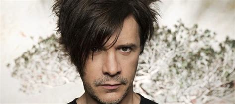Welcome to the nicola sirkis zine, with news, pictures, articles, and more. Nicola Sirkis, parfum d'Indochine - Madame Figaro