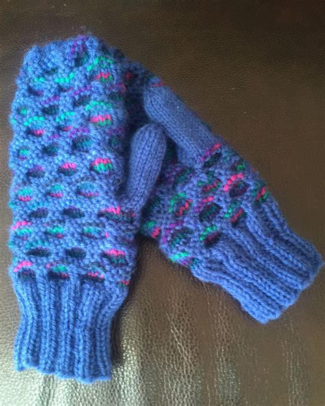 Newfie Mitts Pattern By Nadine Reeves Made With Patons