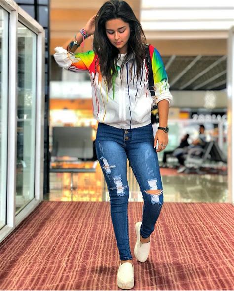 5 Times Avneet Kaur Rocked Skinny Jeans Like A Pro Iwmbuzz