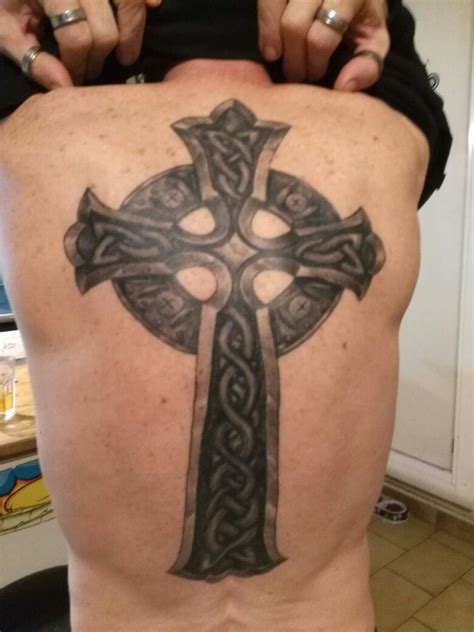 When autocomplete results are available use up and down arrows to review and enter to select. Pin on Celtic cross tattoos