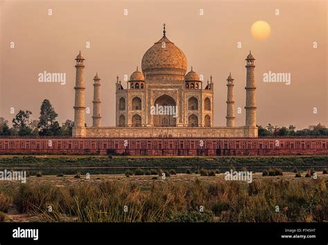 Sunset Over The Taj Mahal Agra India Stock Photo Alamy