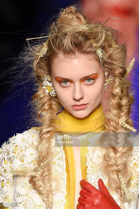 nastya kusakina walks the runway during the jean paul gaultier spring ニュース写真 getty images