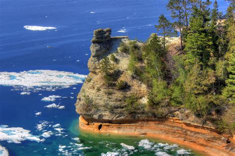 3 Reasons To Drop Everything And Hike Pictured Rocks National Lakeshore