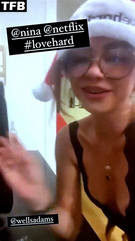 Sarah Hyland Flashes Her Nude Tits 7 Pics Video Thefappening