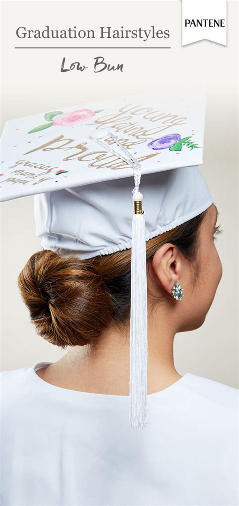 16 Beautiful Graduation Hairstyles For Medium Hair With Cap