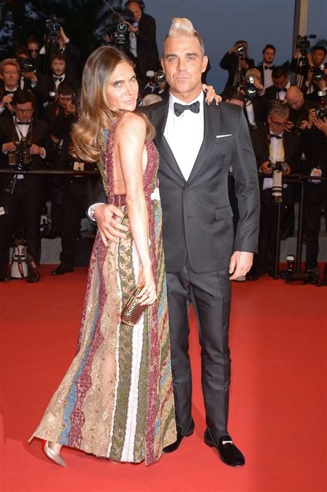 Robbie Williams And Ayda Field Get Close And Smooch At