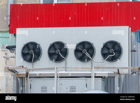 Sistema De Aire Acondicionado Industrial Grandes Ventiladores En La