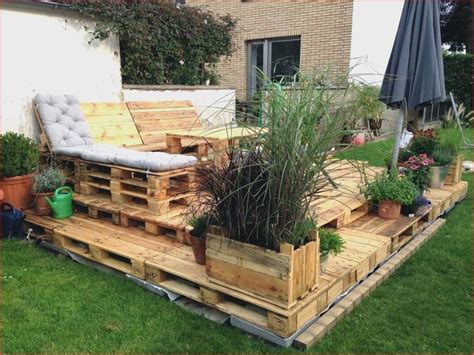 Mit holzdecks lassen sich auch kleine flächen nutzen, selbst wenn der boden uneben oder durchwurzelt. Garten Design: 29 Frisch Efeu Sichtschutz Selber Machen ...