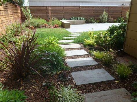Square Stepping Stones With Mulch Pathway Landscaping Backyard