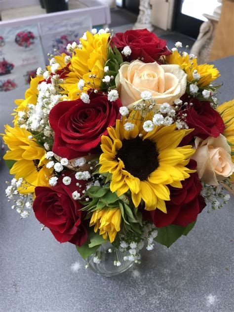 Daisys Wedding Bouquet Red Roses Sunflowers And Gypsum With Amazing