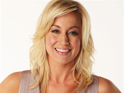 Kellie Pickler Shaves Head To Support Friend With Breast Cancer Cbs News