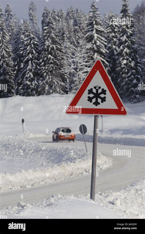Road Sign Warns About Snow And Icy Roads Stock Photo Alamy