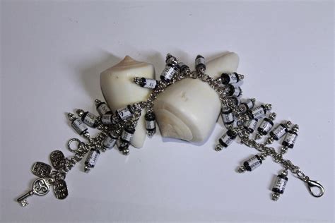 Magazine Paper Beads Bracelet · A Paper Bead Bracelet