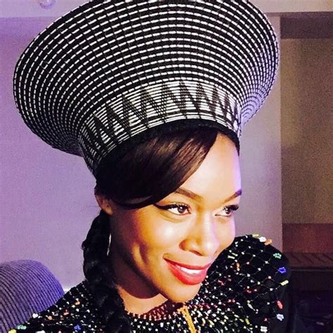 Large Traditiona Zulu Bucket Hat Isicholo Etsy In 2020 African Hats Zulu African Fashion