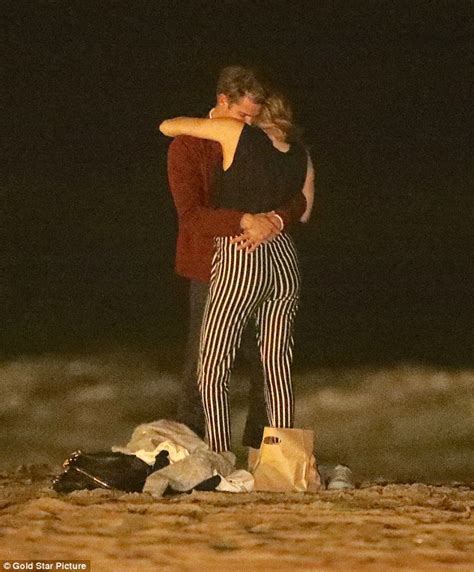 Andrew Garfield Exclusive Spider Man Star Is Seen Kissing Susie Abromeit Daily Mail Online