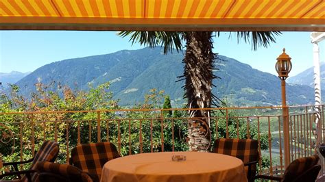 Terrasse Hotel Taushof Scena Schenna • Holidaycheck Südtirol Italien