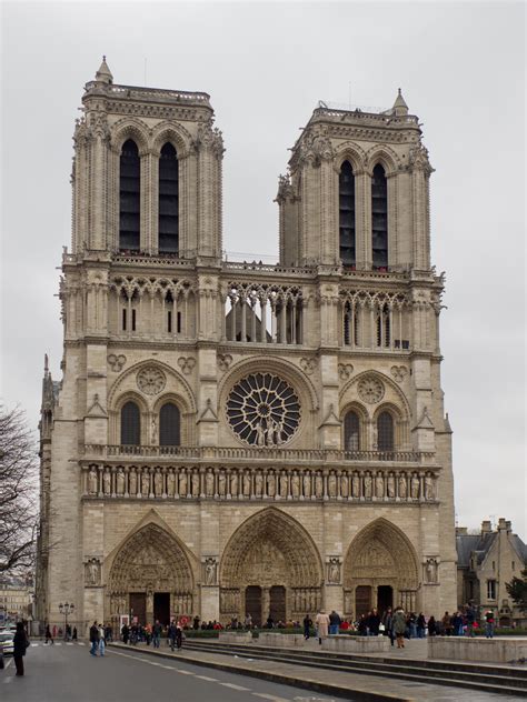 Das kolosseum in rom ist das größte antike ampitheater der welt. Liste von Sehenswürdigkeiten in Paris - Wikiwand