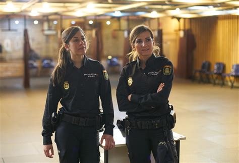 40 Años De La Mujer En La Policía Las Nuevas Super Cops Lifestyle