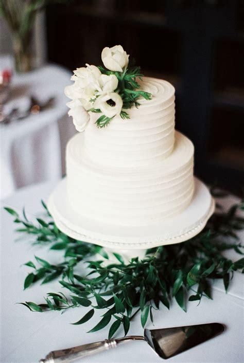 Elegant Dallas Arboretum Botanical Garden Wedding | Wedding cake table