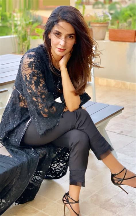 Pakistani Actress Saba Qamar Hot Sexy Beautiful Hd Wallpapers