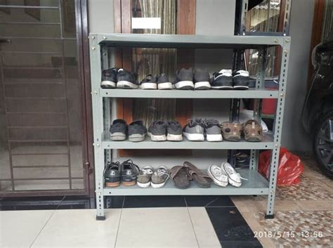 Besi siku lubang sangat mudah diaplikasikan cukup dengan mur dan baut. Jual rak sepatu dari besi siku di lapak realy_office abadi037